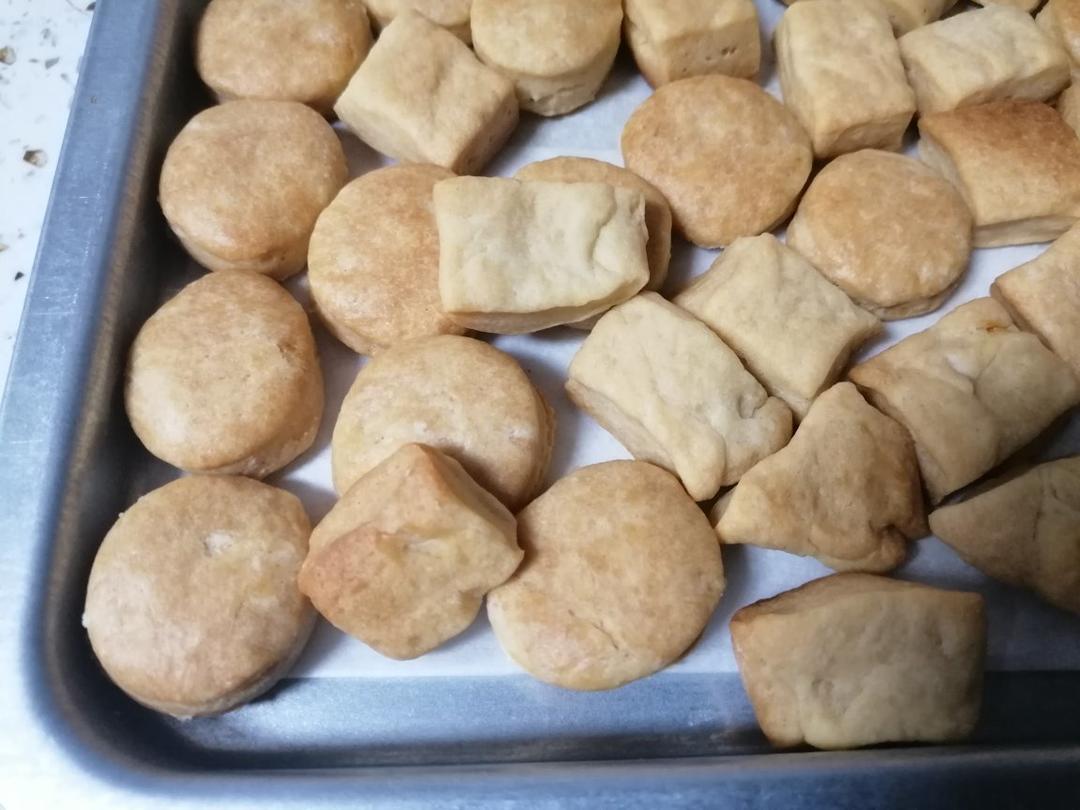 嘎嘣脆小饼干（无臭粉无泡打粉），不用晾凉就是脆的，儿时的味道