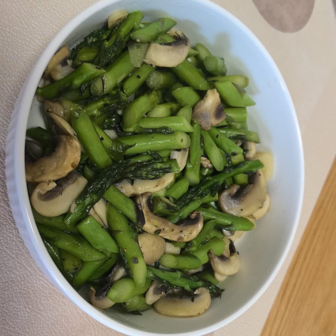口蘑炒芦笋