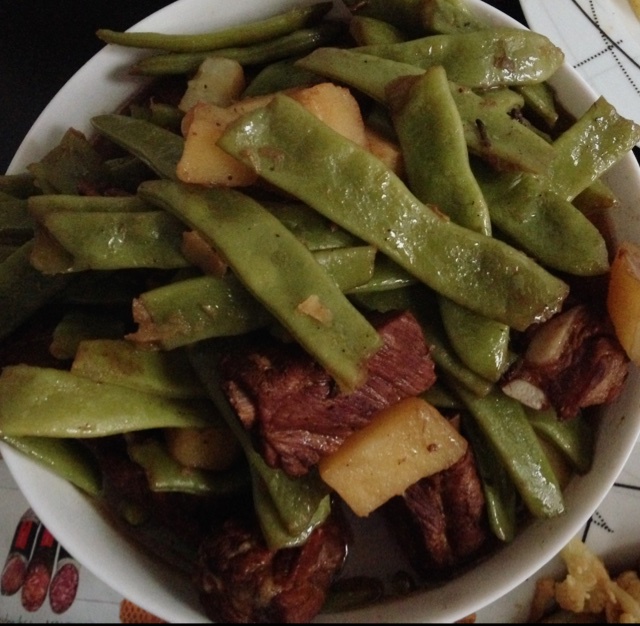红烧排骨炖豆角土豆