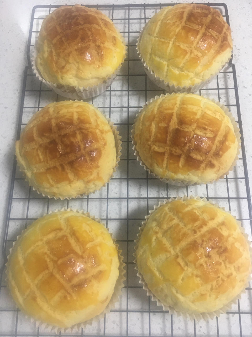 好吃到炸裂的港式菠萝包（附带制作酥皮的小视频）