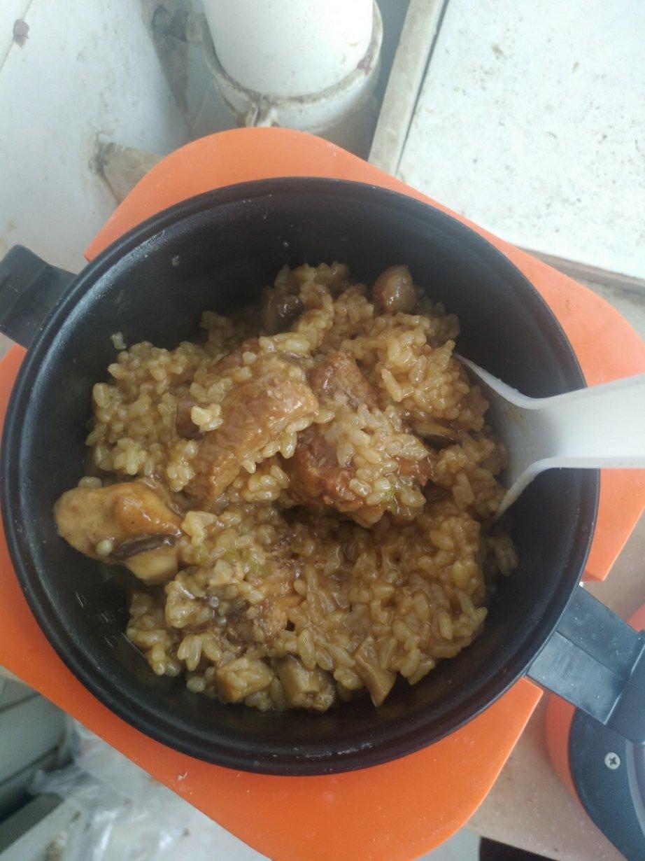 喷香排骨焖饭（爆好吃）