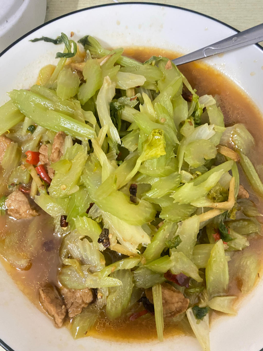 有点费米饭的芹菜炒肉