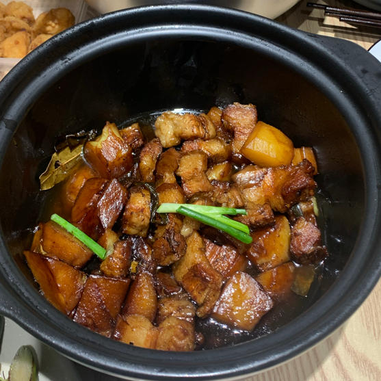 老丁的私房菜-土豆红烧肉