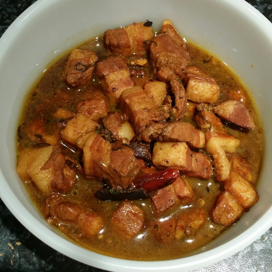 吃着碗里望着锅里的红烧肉