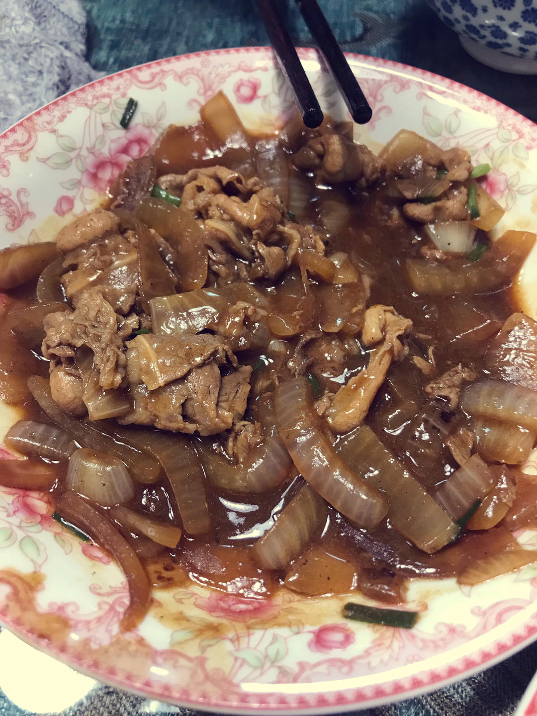 好吃到舔盘的秘制洋葱炒肥牛卷！拌饭巨香