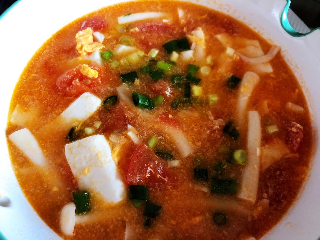 西红柿菌菇豆腐汤