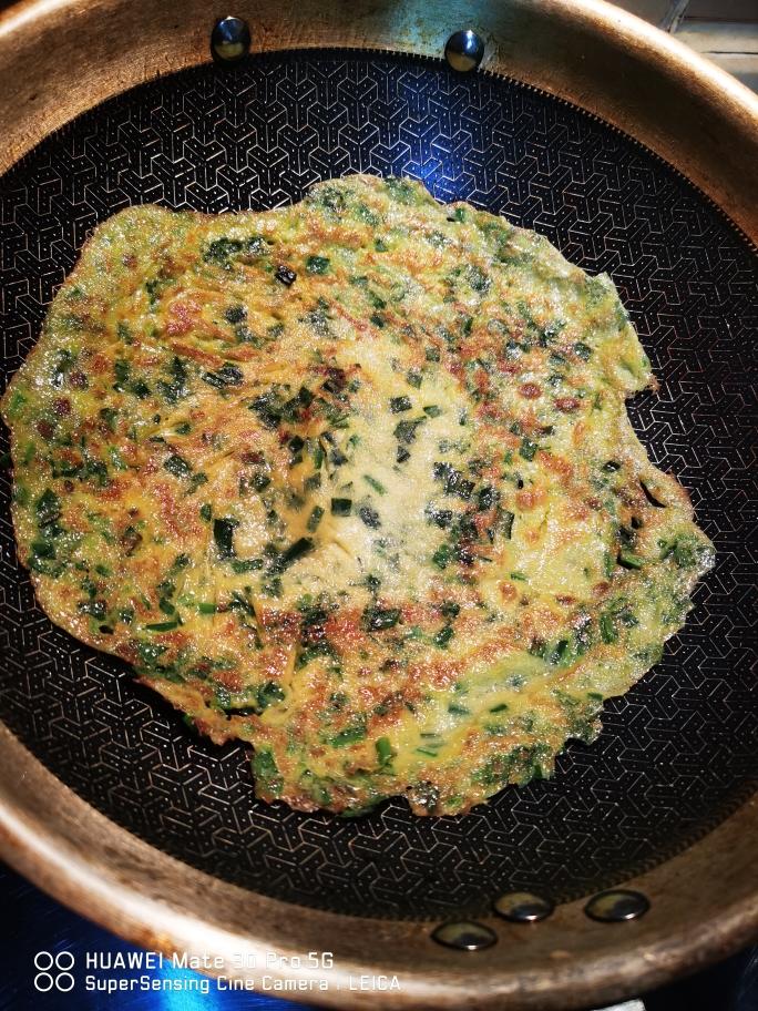 韭菜鸡蛋烙饼的做法