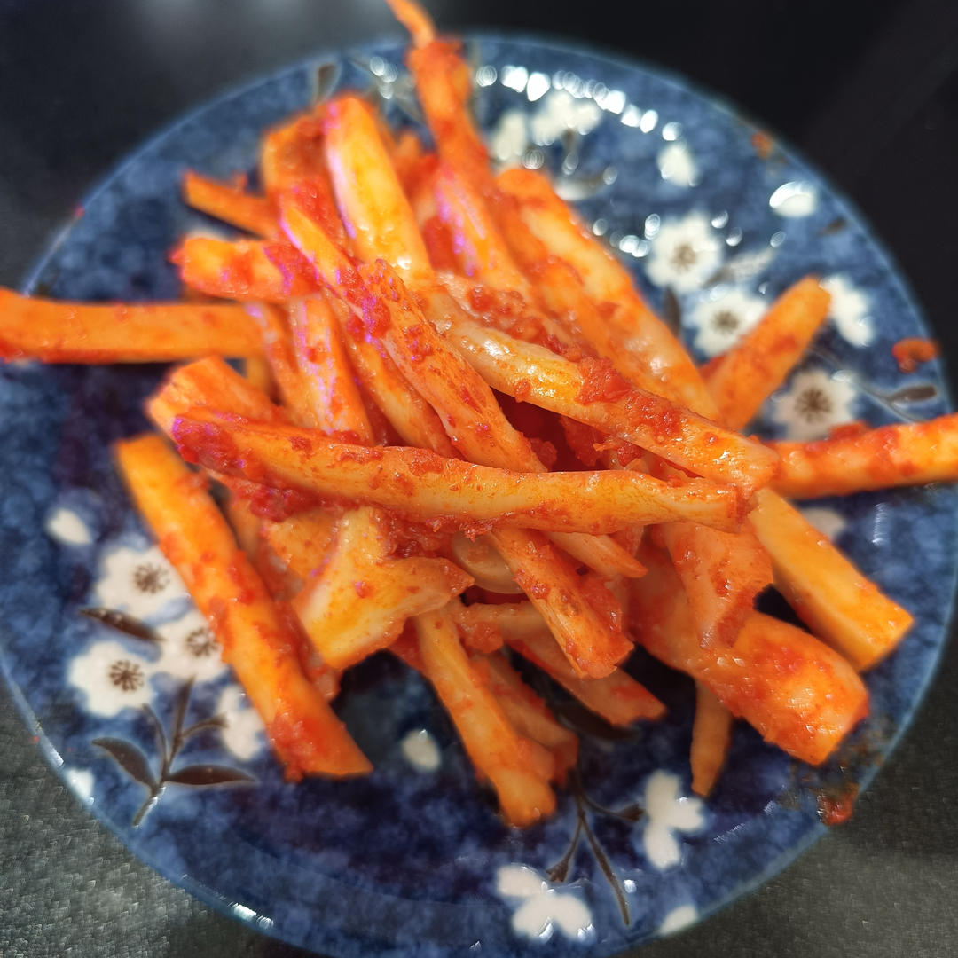 延吉第一次包饺子，没有擀面杖用保鲜膜代替了！🤣的做法