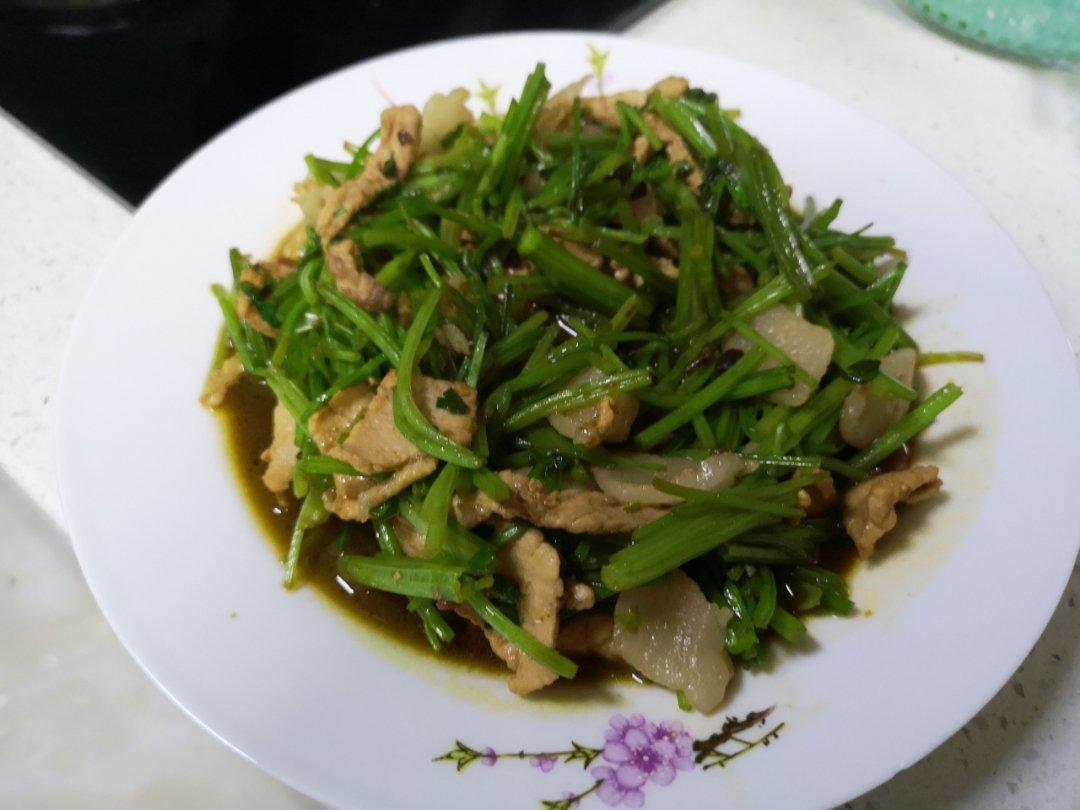芹菜炒肉