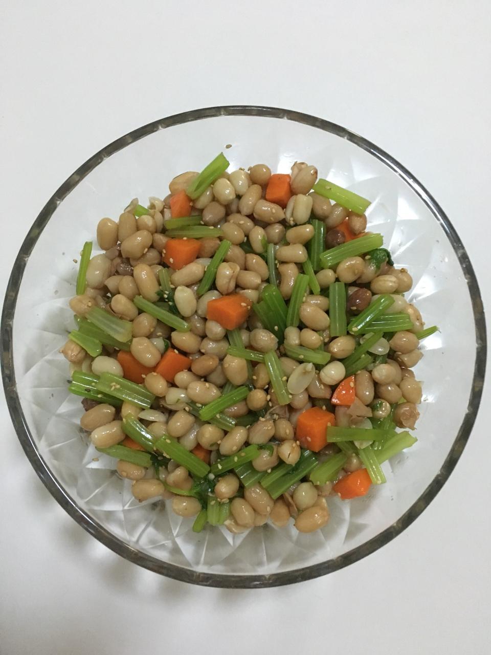 凉拌芹菜花生米胡萝卜