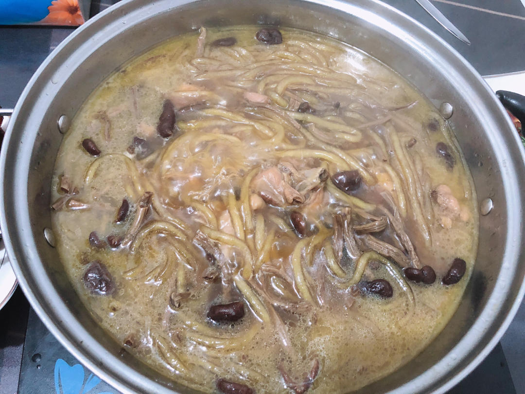 厨师长教你：“小鸡炖蘑菇”的家常做法，汤鲜肉美味，先收藏起来