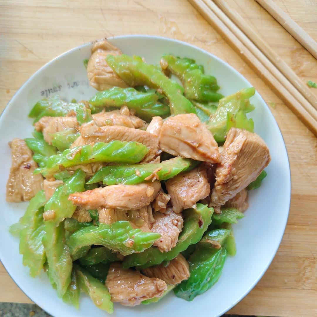 苦瓜炒鸡胸肉