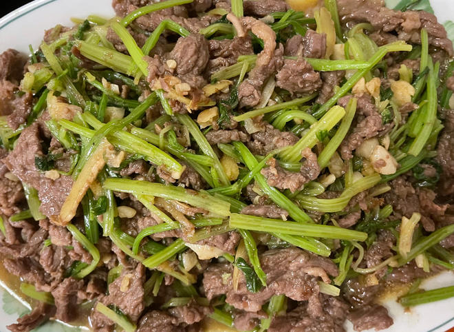 芹菜炒牛肉的做法