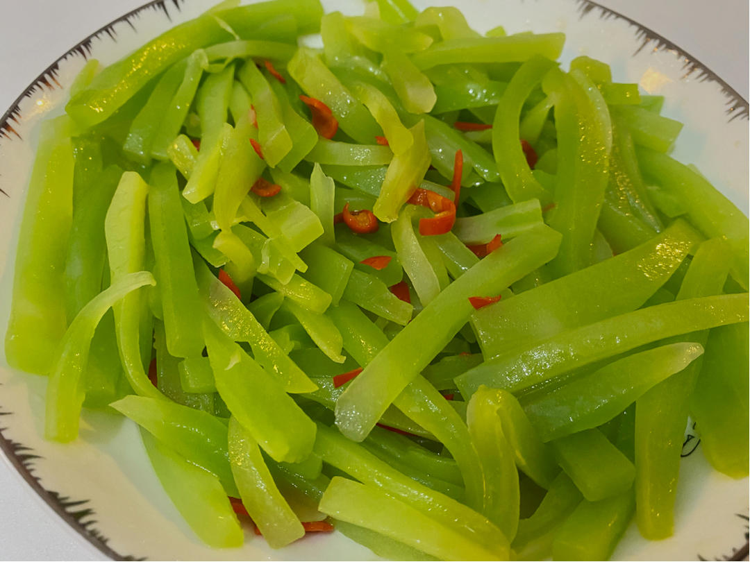 清炒莴笋丝