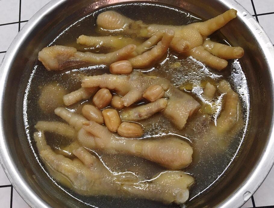 花生鸡脚汤