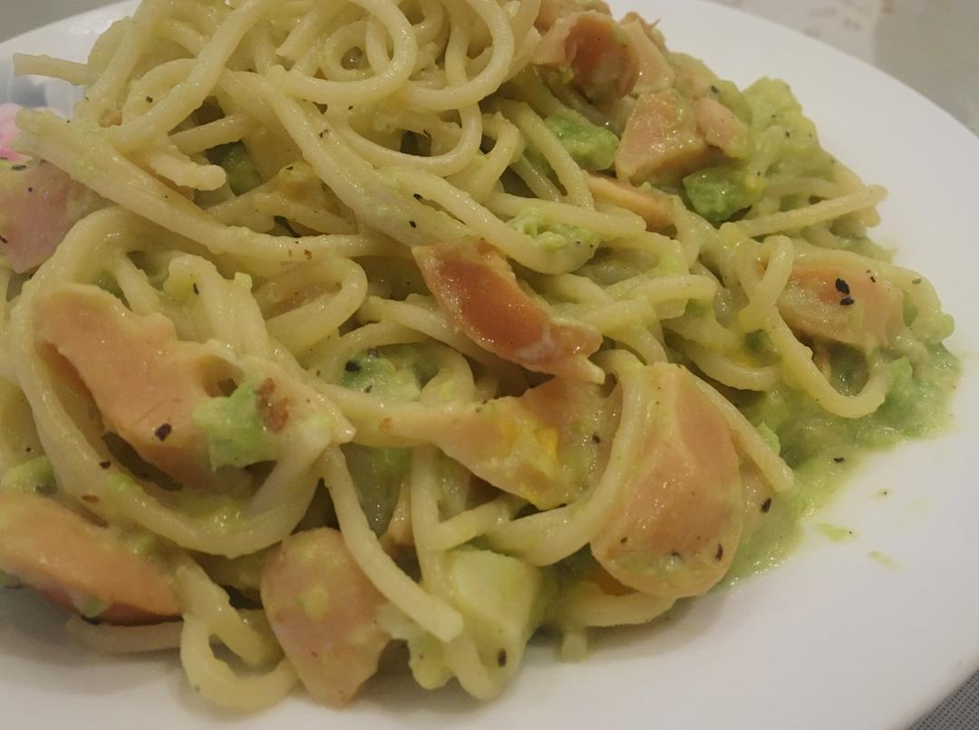 小清新牛油果火腿意面
