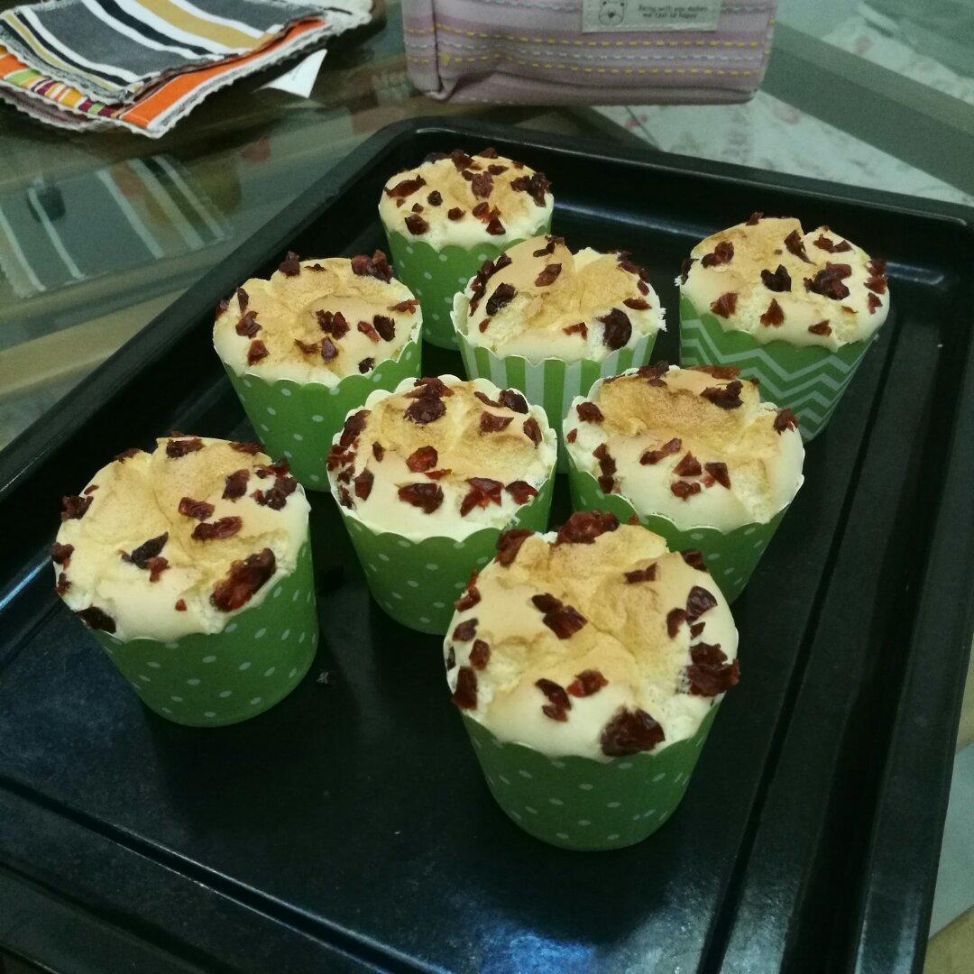 蔓越莓纸杯戚风小蛋糕