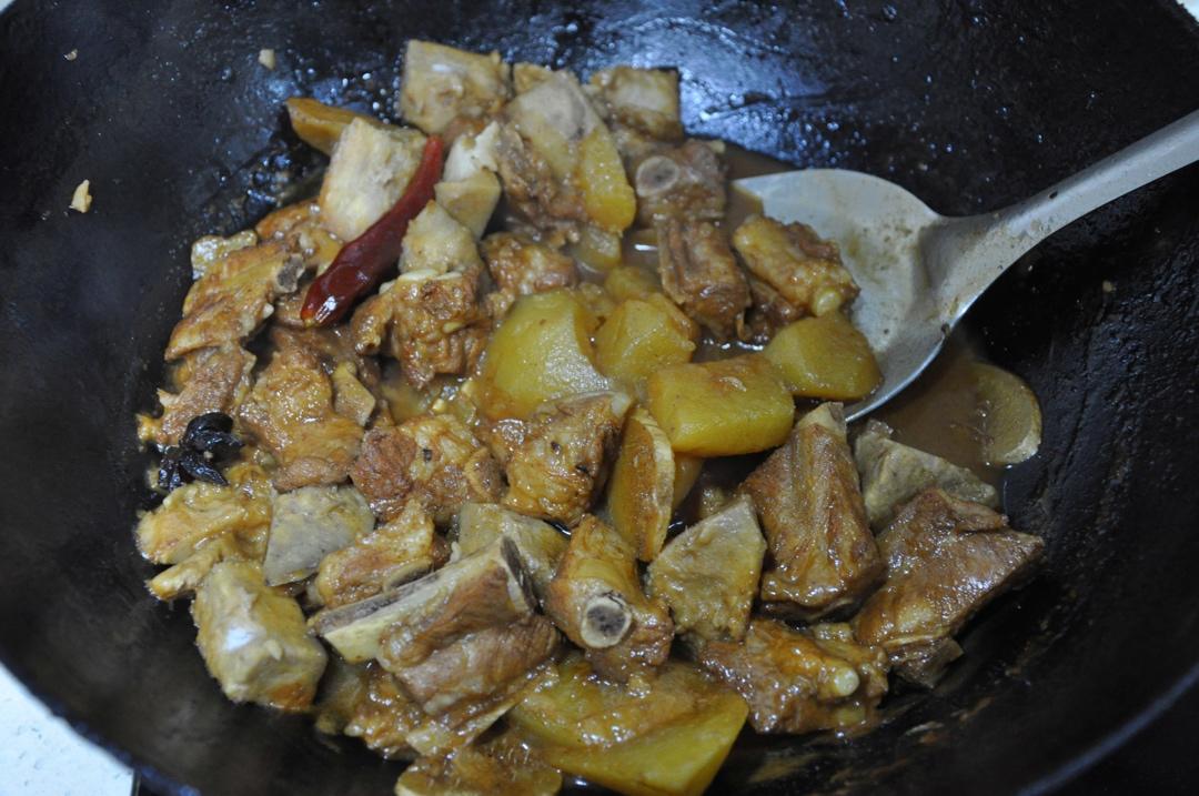 土豆烧排骨