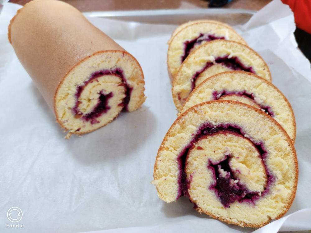 自制原粒蓝莓酱戚风瑞士卷的做法