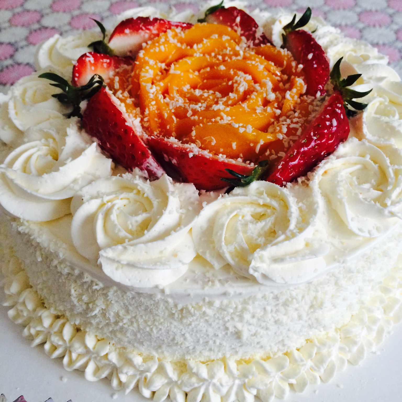 喜欢美食的兔子做的草莓白森林蛋糕