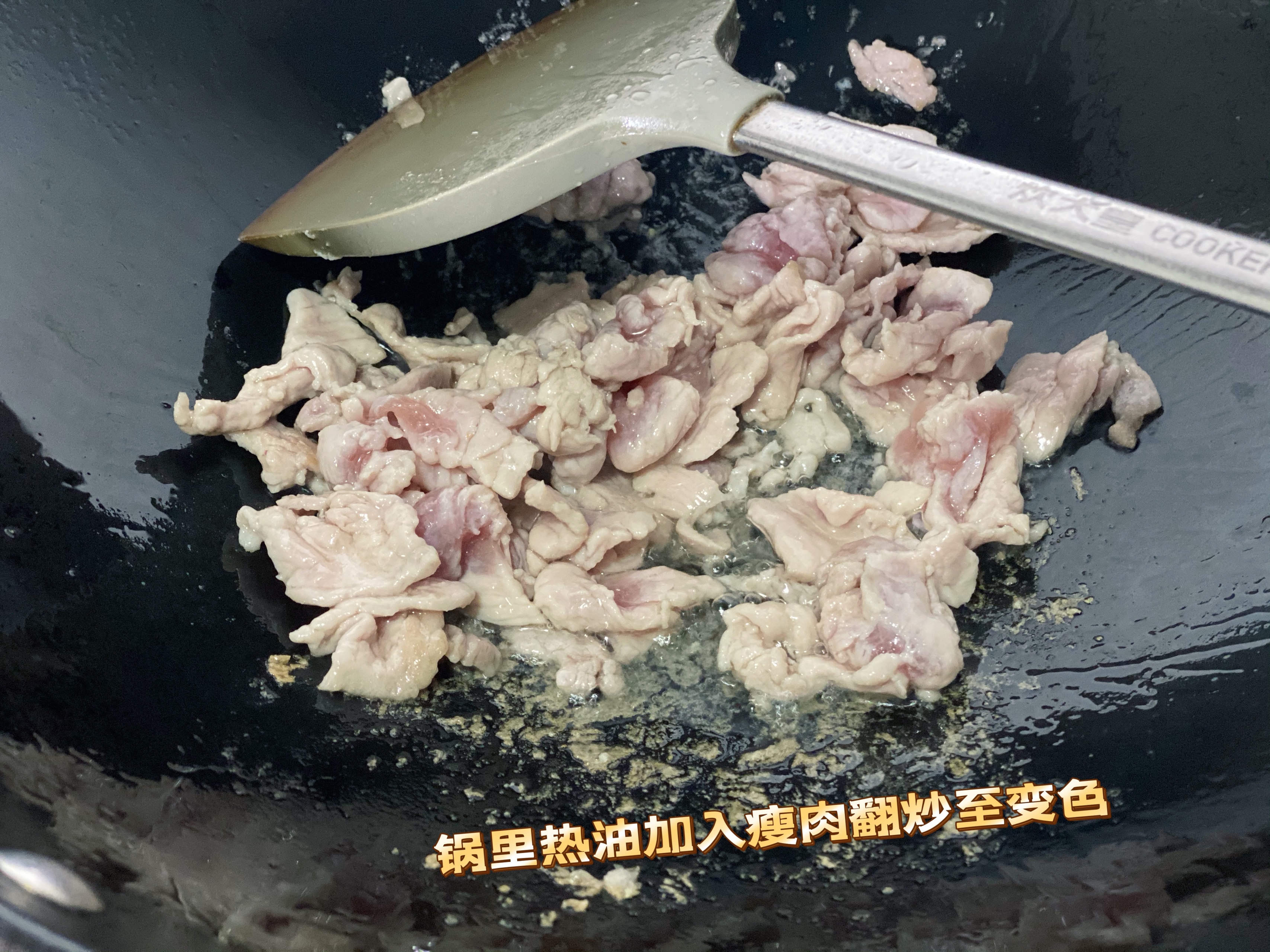 光盘神器海鲜菇炒青椒的做法 步骤6