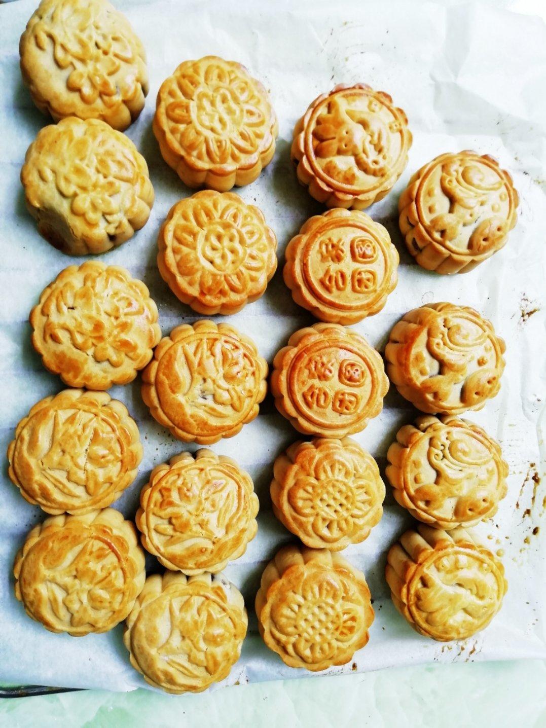 广式月饼—蛋黄莲蓉月饼
