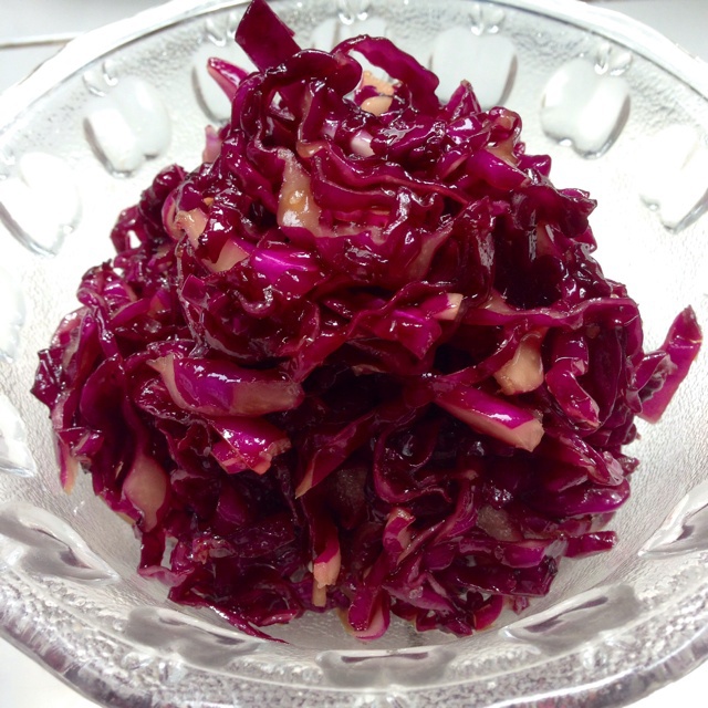 红白蓝绿做的凉拌紫甘蓝