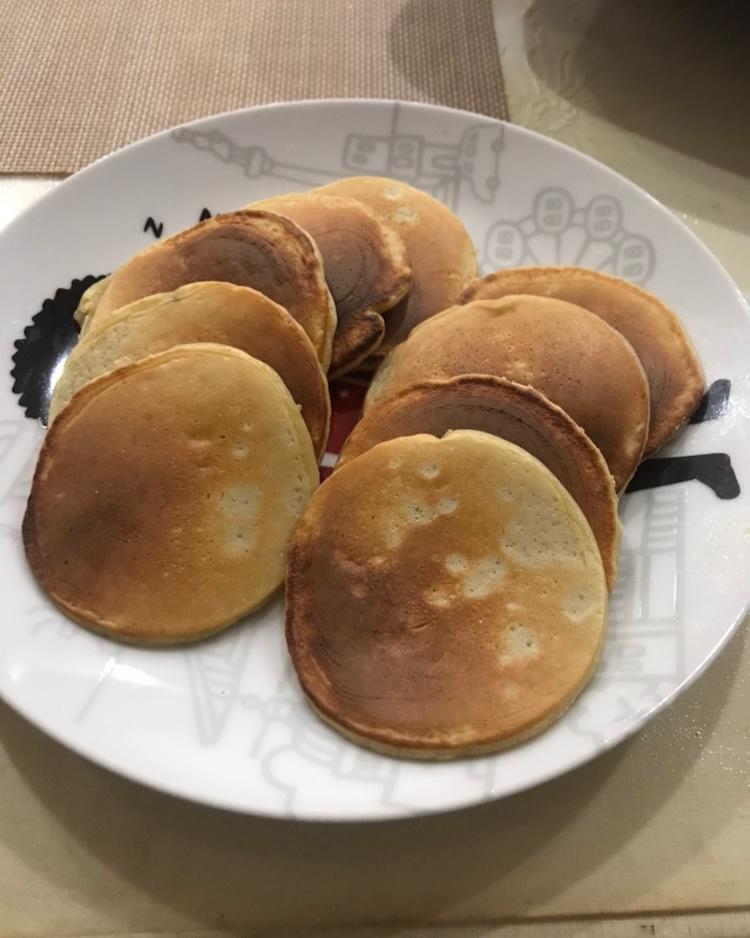【减脂早餐】无油香蕉松饼（超简单）