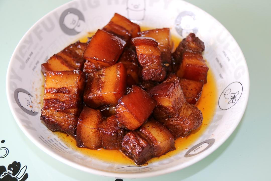 吃着碗里望着锅里的红烧肉