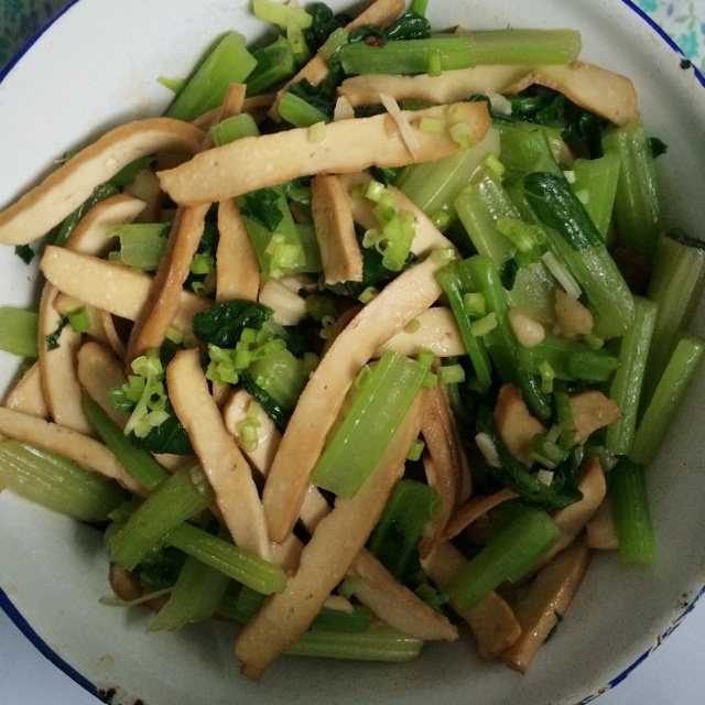 小芹菜炒香干