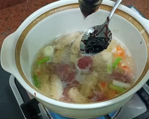 降温了就该来份冬菇虾干豆腐煲的做法 步骤6