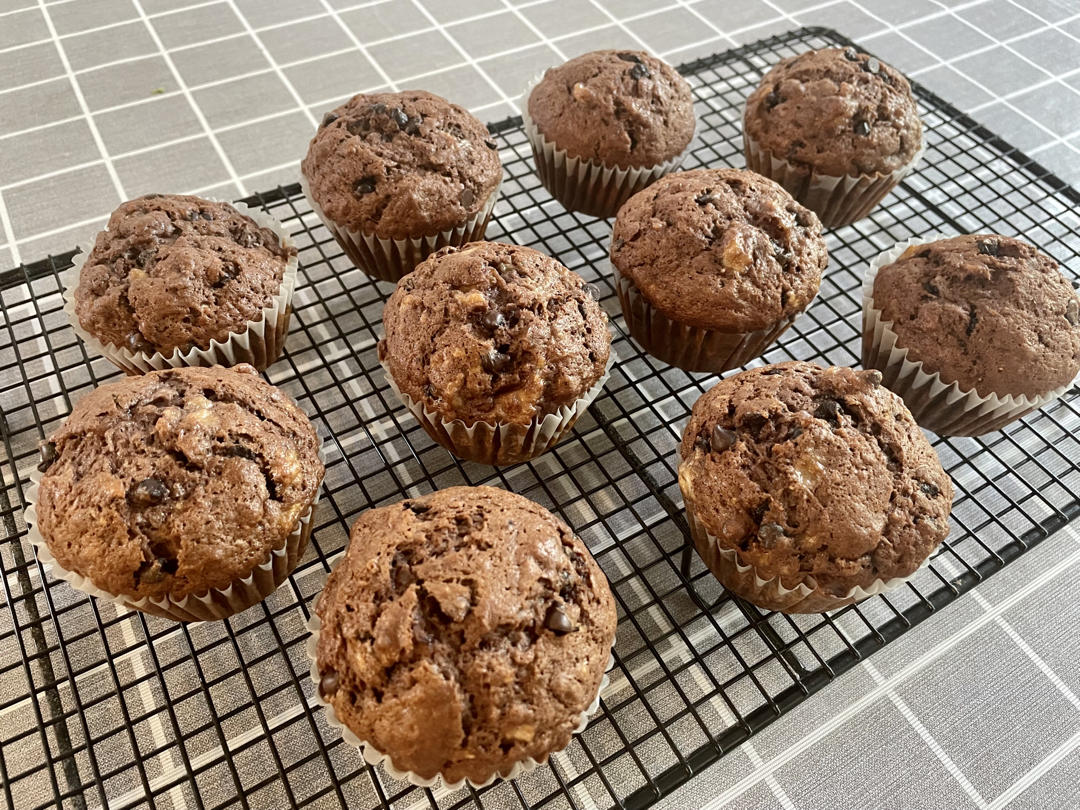 松软甜蜜下午茶，巧克力香蕉麦芬蛋糕