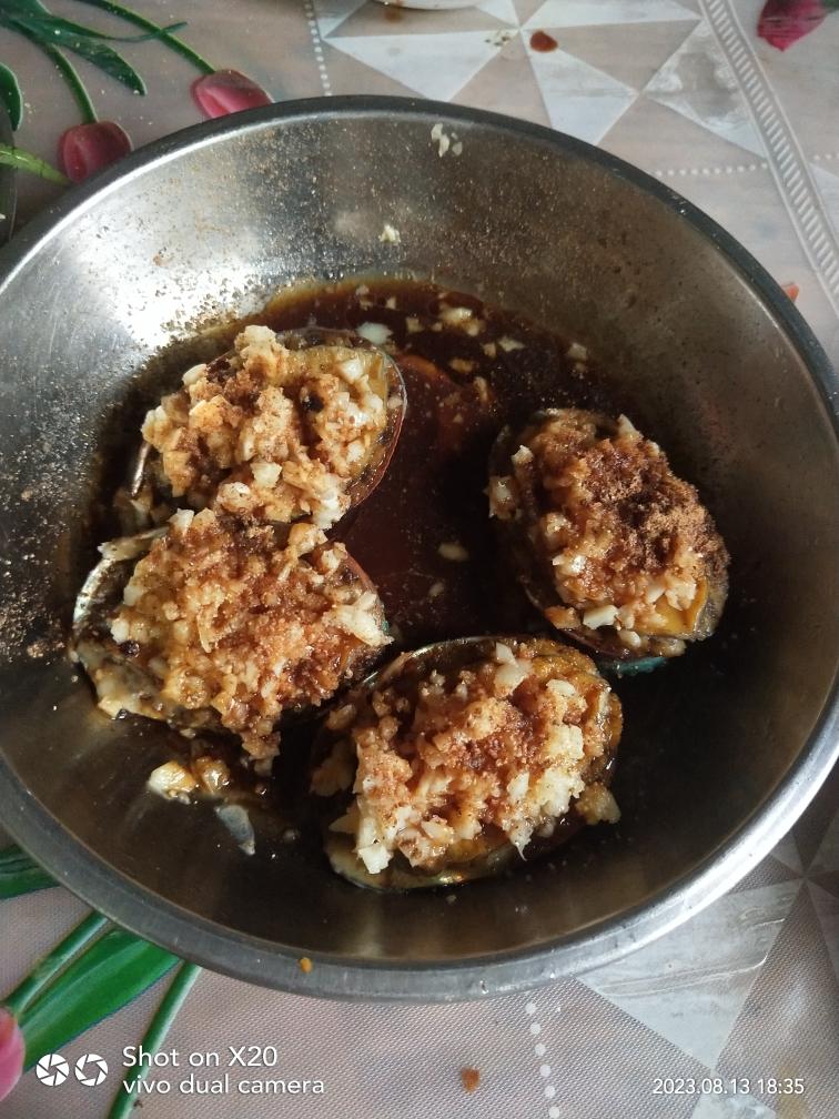 蒜蓉粉丝蒸鲍鱼