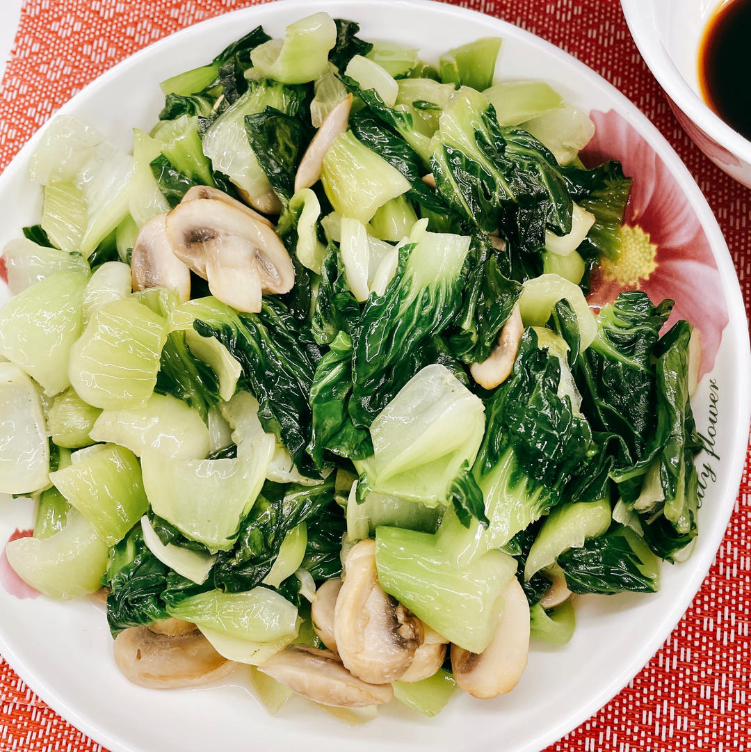 鲜美的口蘑炒青菜