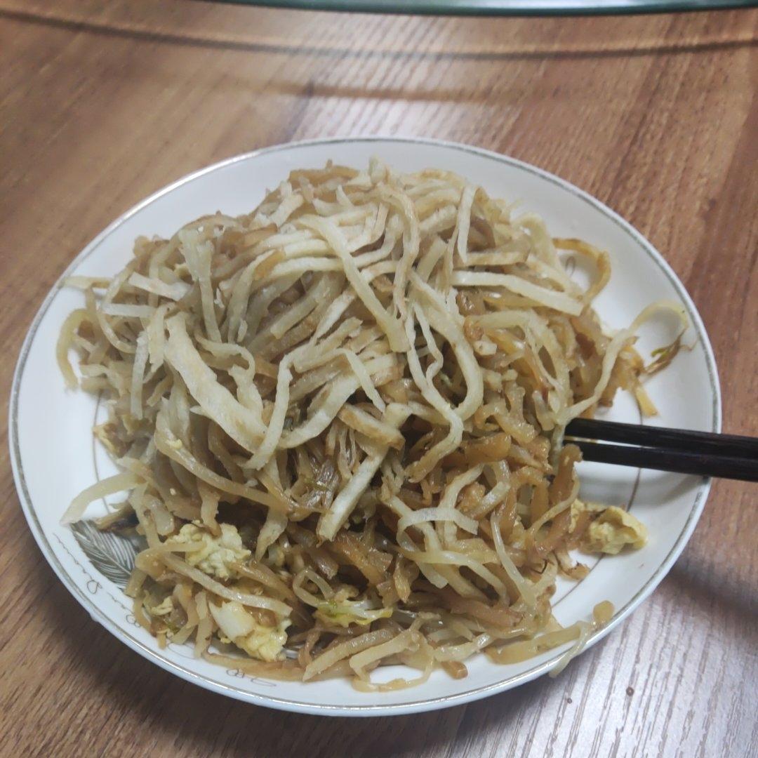 北方特色焖饼豆芽炒饼