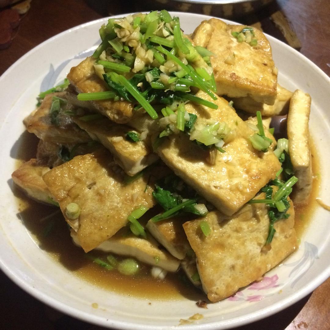 油煎豆腐蘸着吃