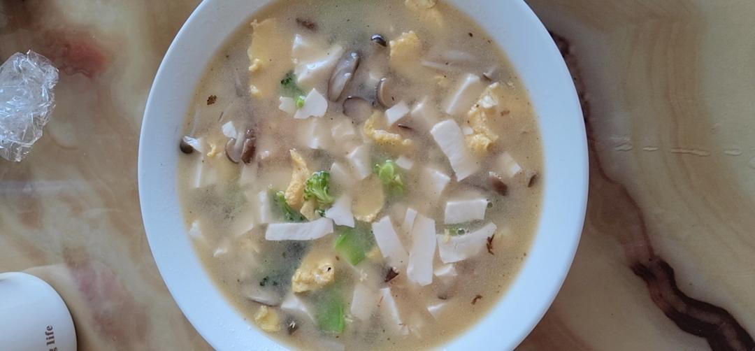豆腐鲜虾菇菌汤