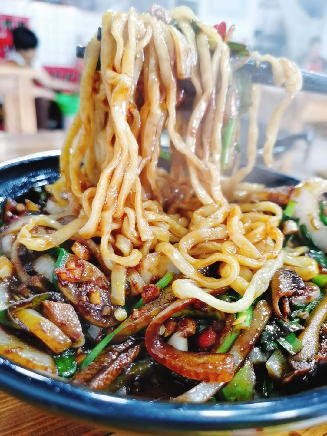 川味酸辣鳝鱼面