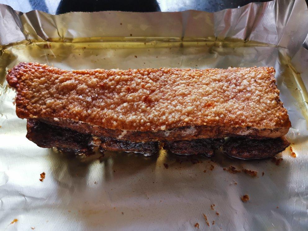 口水流一地的香酥脆皮烤五花肉😏