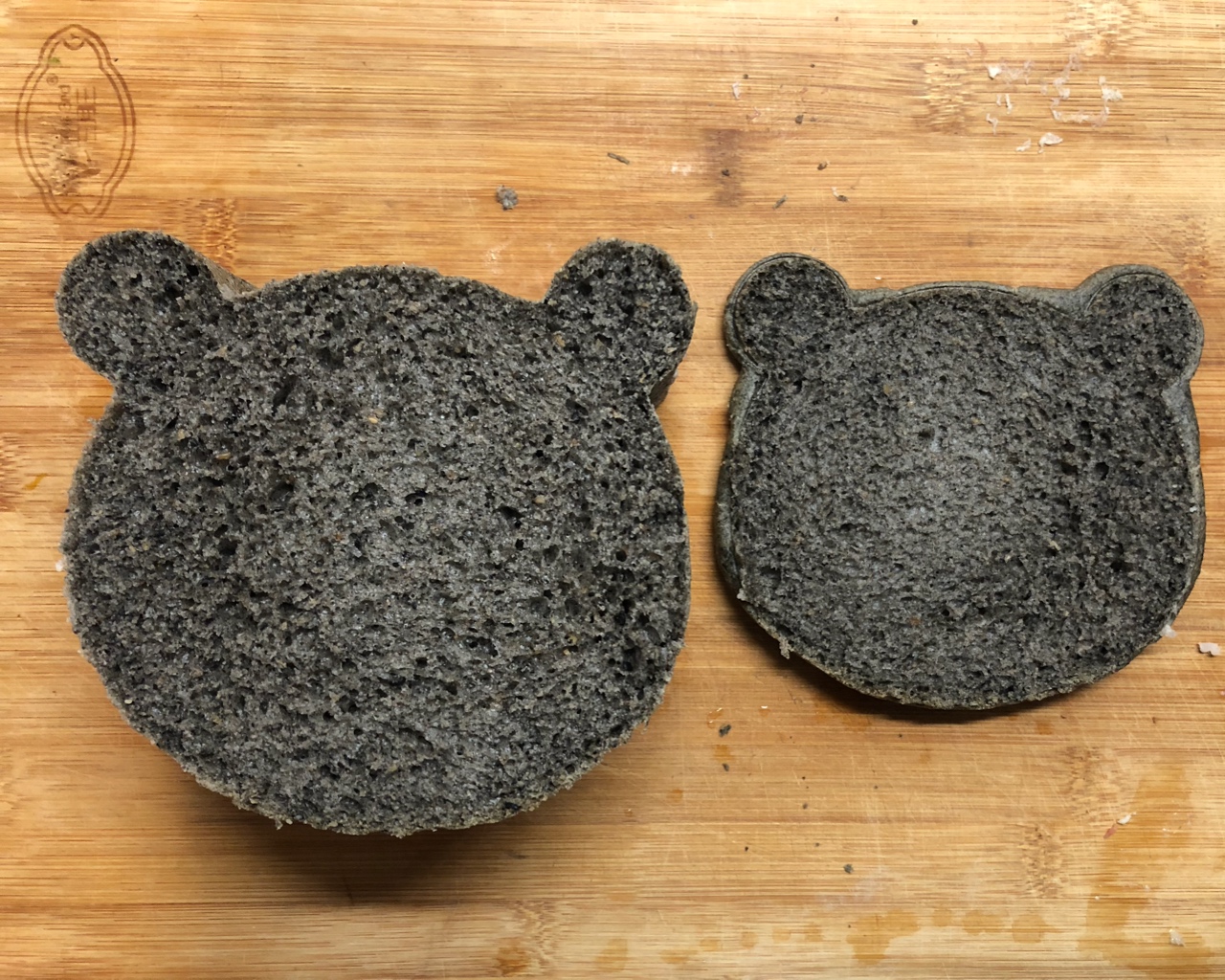 黑芝麻小熊吐司咸面包（无糖）的做法