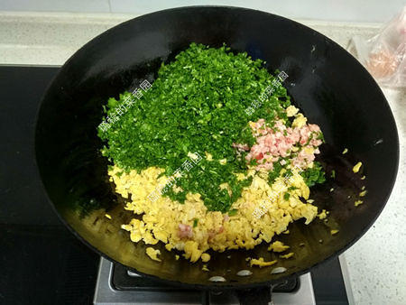 荠菜盒子的做法 步骤4