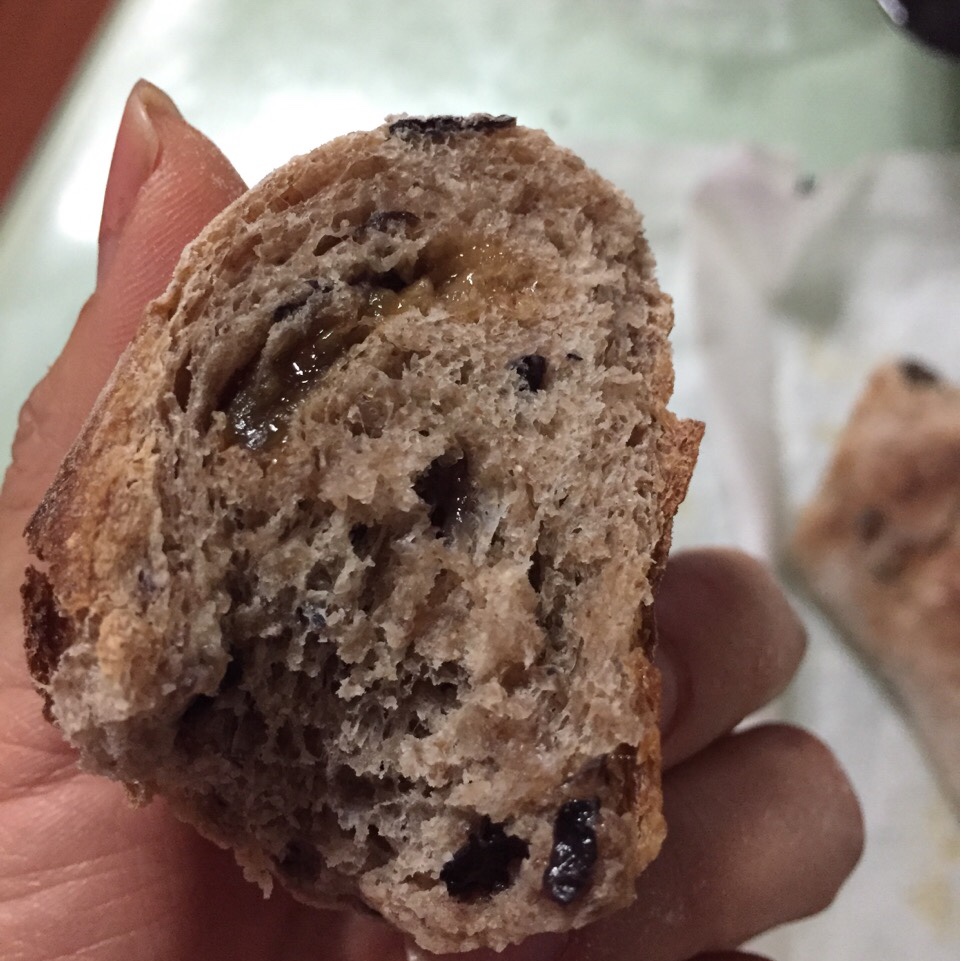 天高云淡乐独行做的黑麦葡萄干面包