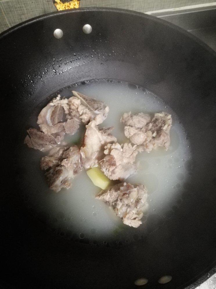 最单纯的大骨头汤