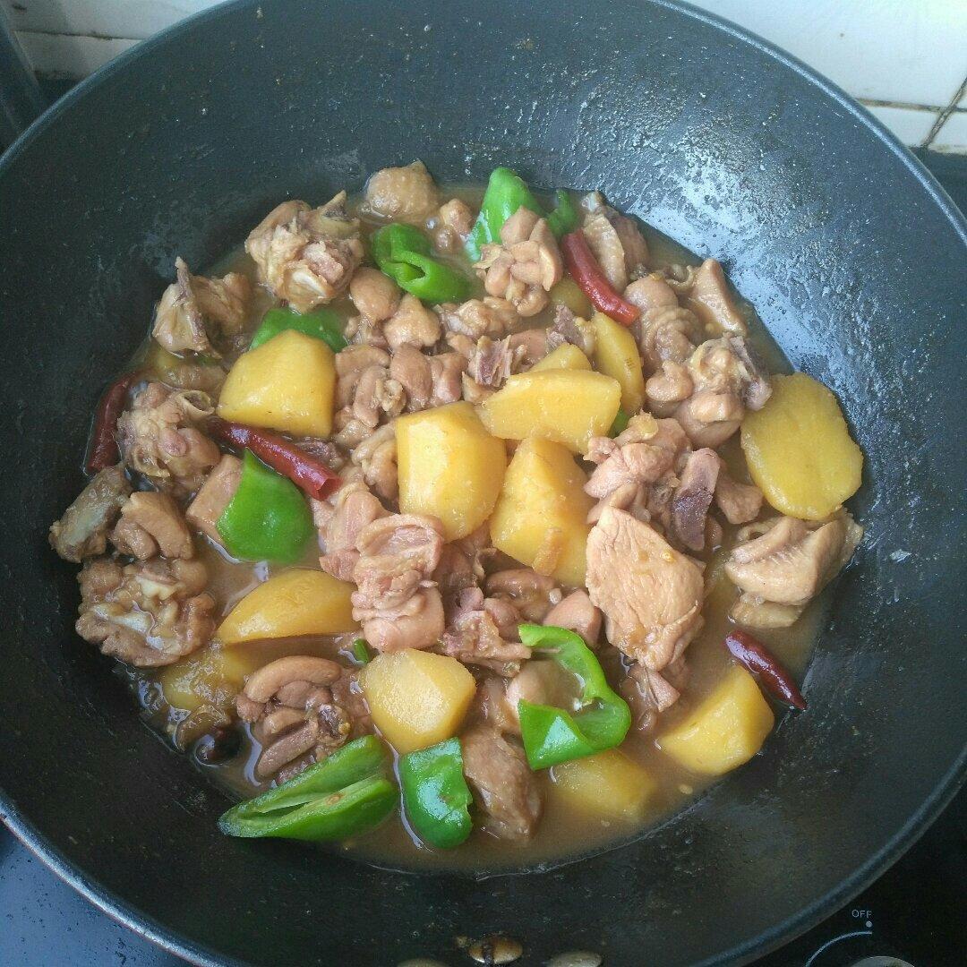 土豆炖鸡块