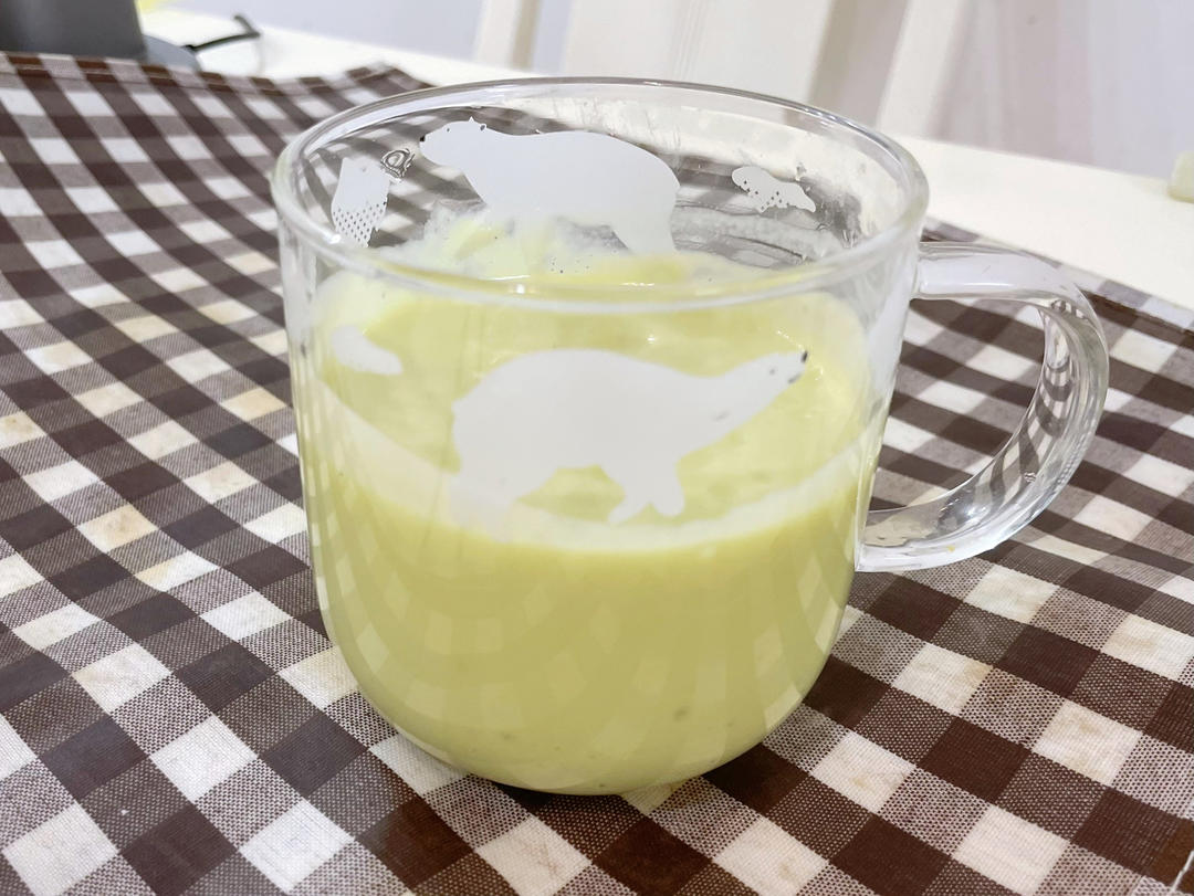 蜜桃牛油果奶昔