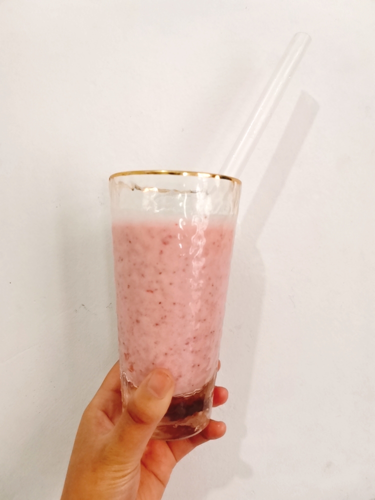 破壁机菜谱—草莓酸奶的做法