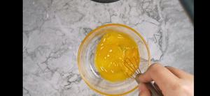 蛋黄溶豆简单版的做法 步骤1
