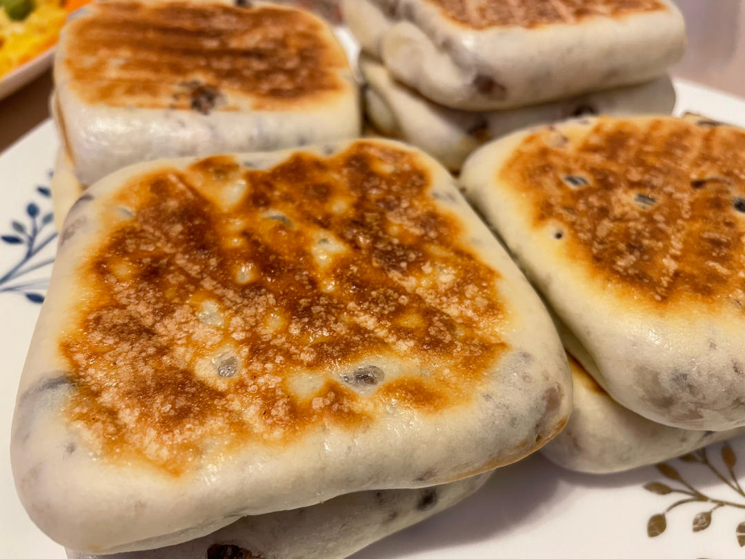 无油奶香蜜豆烤饼  这样做外皮酥脆   内里暄软   凉了都好吃   附细节视频