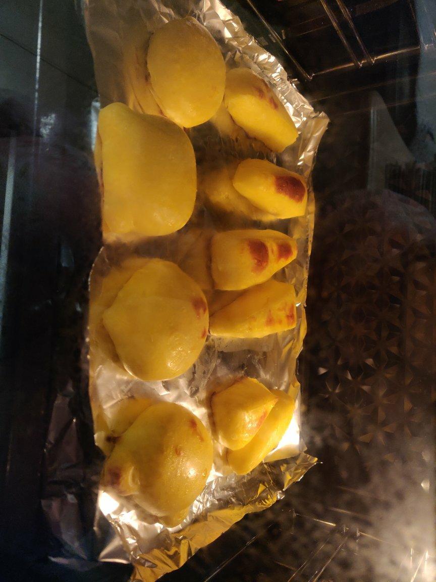 偷师学艺🤫🤫🤫照片没经过任何修图处理，保真原色，一餐出俩菜，再也不用去超市买奶酪棒了，宝宝的福音，宝妈的安心，没有添加剂的烤奶酪