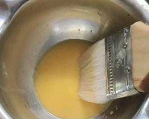 广式豆沙蛋黄月饼的做法 步骤16